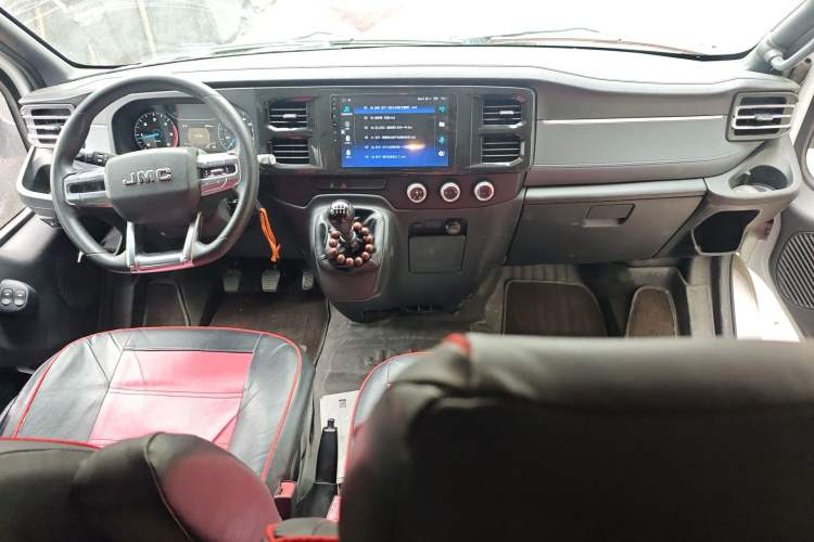 Used JMC Fushun 2022 2.0T Manual Multi-Function Passenger Vehicle Short Wheelbase Low Roof 6-Seater Center Console