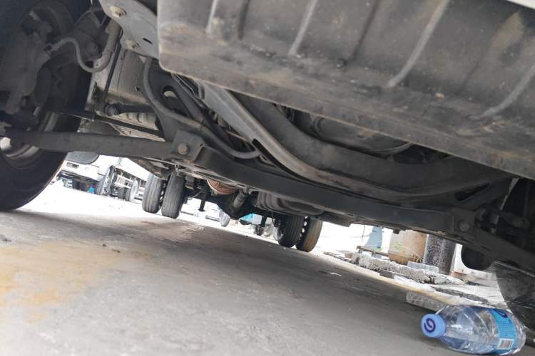 Used JMC Fushun 2022 2.0T Manual Van Long Wheelbase High Roof 3-Seater Chassis Front