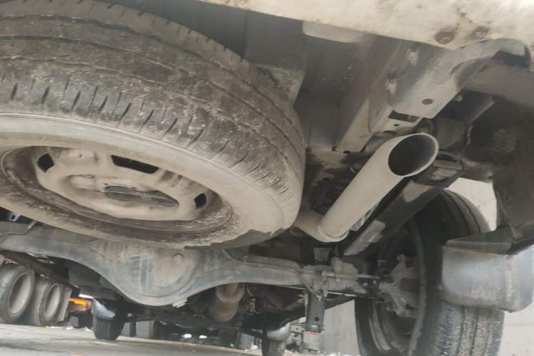 Used JMC Fushun 2022 2.0T Manual Van with Mid-Roof High Roof and 3 Seats Chassis Rear