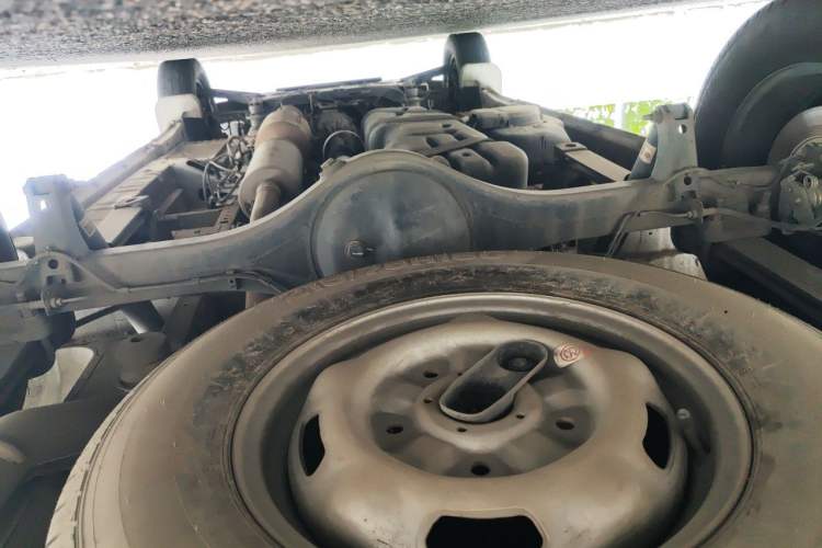 Used JMC Fushun 2022 2.0T Manual Multi-Function Passenger Vehicle Short Wheelbase Mid-Height Roof 6-Seater Chassis Rear