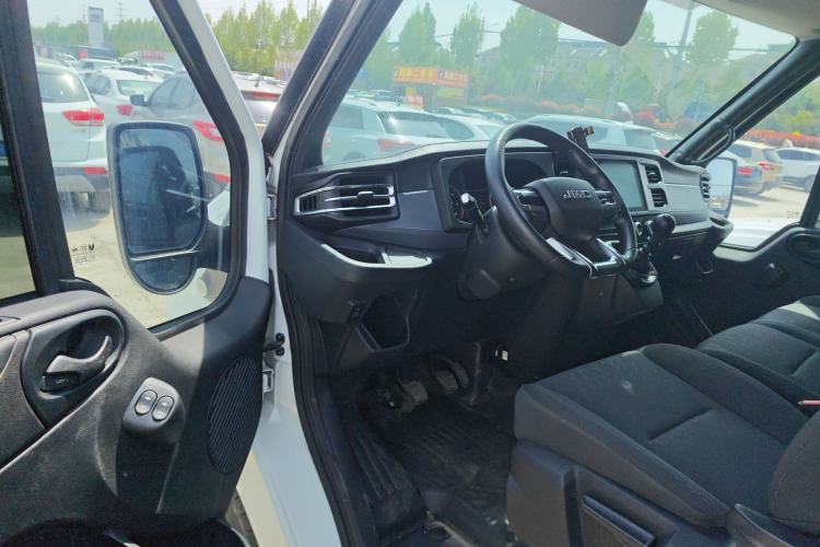 Used JMC Fushun 2022 2.0T Manual Van Short Wheelbase Mid-Height Roof 3-Seater Driver Seat