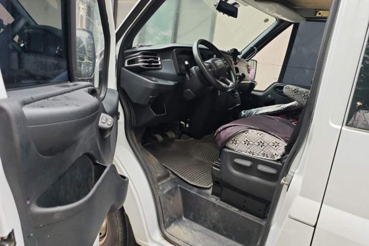 Used JMC Fushun 2022 2.0T Manual Multi-Function Passenger Vehicle Mid-Range High Roof 6-7 Seats Driver Seat