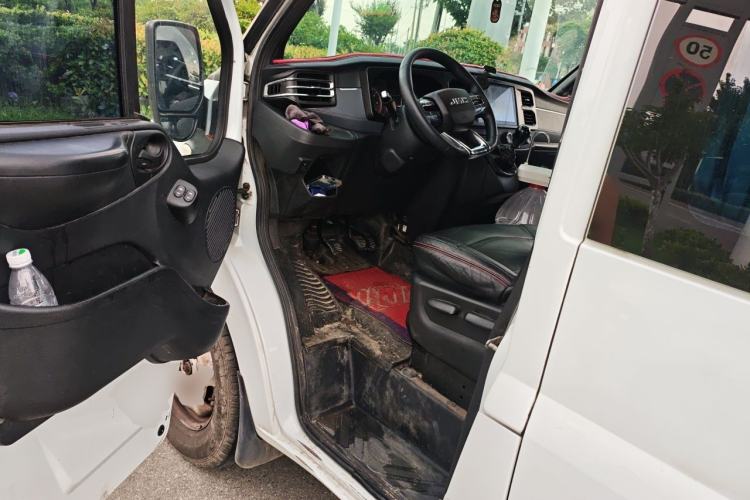 Used JMC Fushun 2022 2.0T Manual Multi-Function Passenger Vehicle Mid-Roof 6-7 Seater Driver Seat