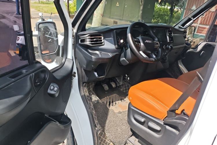 Used JMC Fushun 2022 2.0T Manual Multi-Function Passenger Vehicle Mid-Range High Roof 6-7 Seats Driver Seat