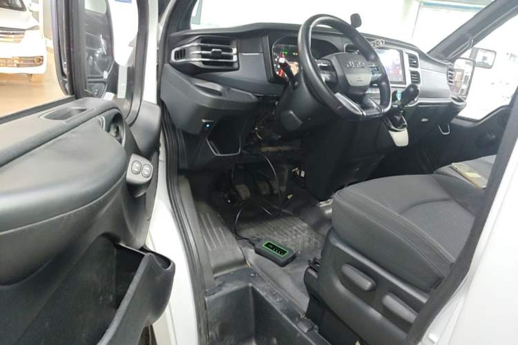 Used JMC Fushun 2022 2.0T Manual Multi-Function Passenger Vehicle Short Wheelbase Mid-Height Roof 6-Seater Driver Seat