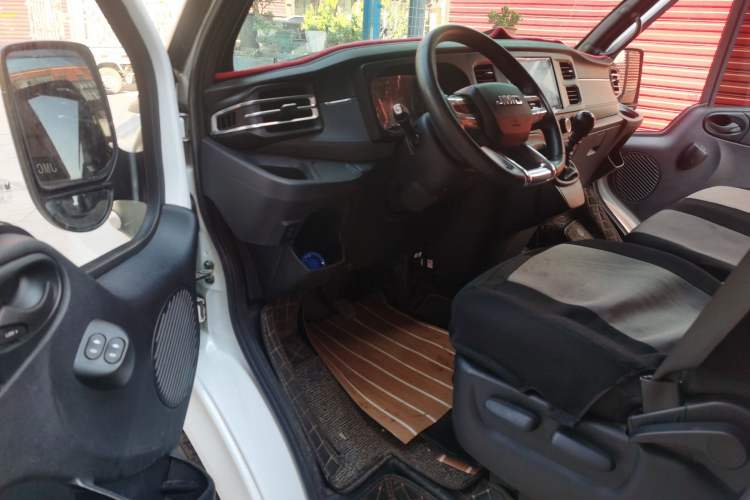 Used JMC Fushun 2022 2.0T Manual Multi-Function Passenger Vehicle Short Wheelbase Low Roof 6-Seater Driver Seat