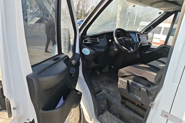Used JMC Fushun 2022 2.0T Manual Van Short Wheelbase Mid-Height Roof 3-Seater Driver Seat