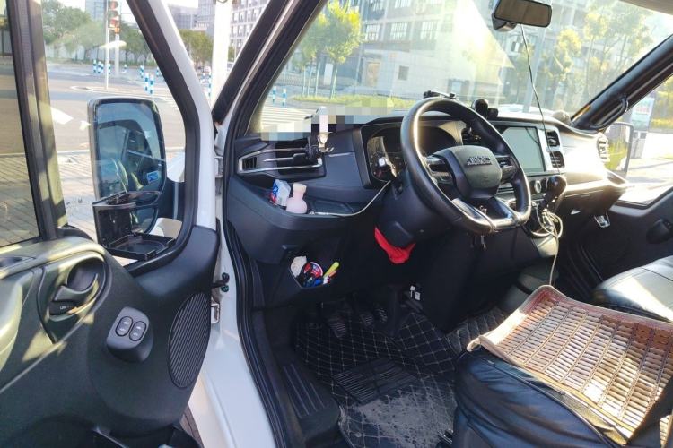 Used JMC Fushun 2022 2.0T Manual Multi-Function Passenger Vehicle Mid-Range High Roof 6-7 Seats Driver Seat