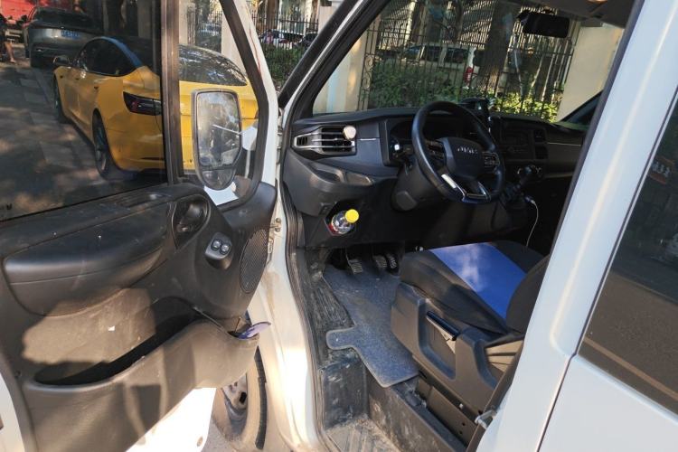 Used JMC Fushun 2022 2.0T Manual Multi-Function Passenger Vehicle Mid-Range High Roof 6-7 Seats Driver Seat