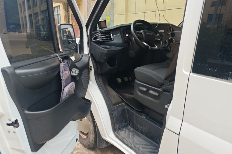 Used JMC Fushun 2022 2.0T Manual Multi-Function Passenger Vehicle Short Wheelbase Mid-Height Roof 6-Seater Driver Seat