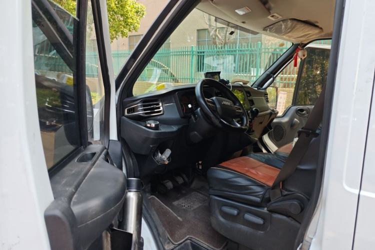 Used JMC Fushun 2022 2.0T Manual Van with Mid-Roof High Roof and 3 Seats Driver Seat