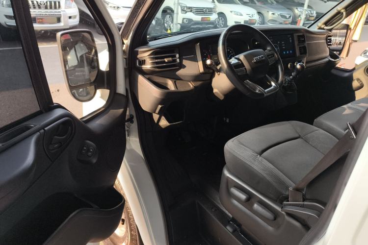 Used JMC Fushun 2022 2.0T Manual Multi-Function Passenger Vehicle Short Wheelbase Low Roof 6-Seater Driver Seat