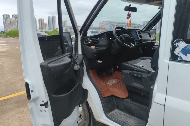 Used JMC Fushun 2022 2.0T Manual Multi-Function Passenger Vehicle Mid-Roof 6-7 Seater Driver Seat