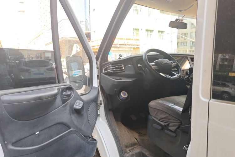 Used JMC Fushun 2022 2.0T Manual Multi-Function Passenger Vehicle Short Wheelbase Low Roof 6-Seater Driver Seat