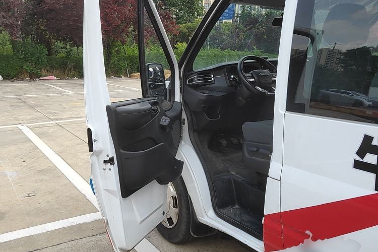 Used JMC Fushun 2022 2.0T Manual Multi-Function Passenger Vehicle Short Wheelbase Mid-Height Roof 6-Seater Driver Seat