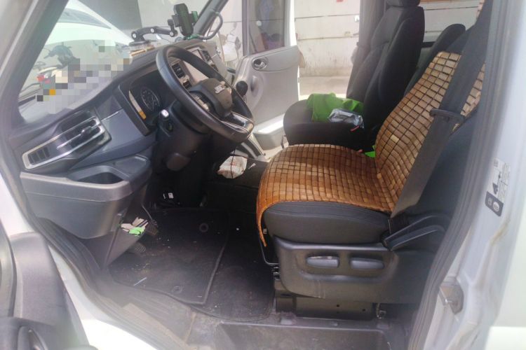 Used JMC Fushun 2022 2.0T Manual Multi-Function Passenger Vehicle Mid-Range High Roof 6-7 Seats Driver Seat
