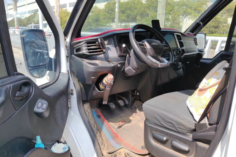 Used JMC Fushun 2022 2.0T Manual Multi-Function Passenger Vehicle Mid-Range High Roof 6-7 Seats Driver Seat