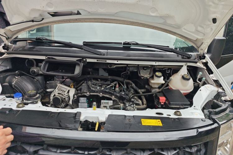 Used JMC Fushun 2022 2.0T Manual Multi-Function Passenger Vehicle Mid-Range High Roof 6-7 Seats Engine Bay