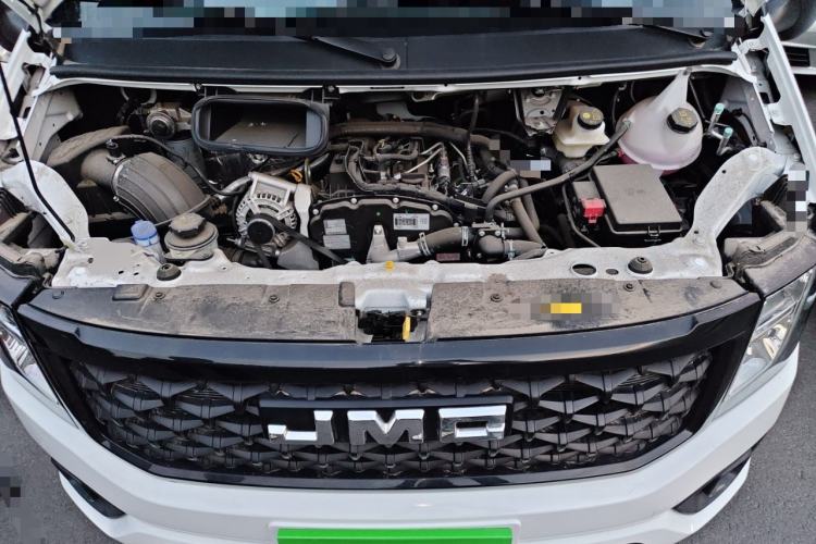 Used JMC Fushun 2022 2.0T Manual Multi-Function Passenger Vehicle Mid-Roof 6-7 Seater Engine Bay
