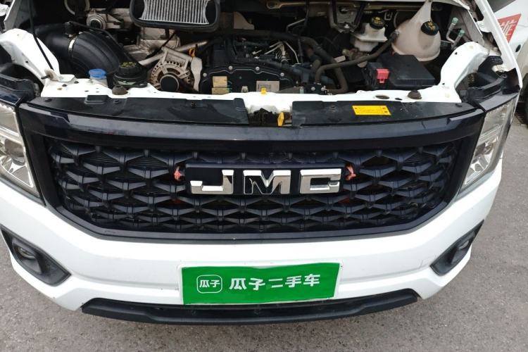 Used JMC Fushun 2022 2.0T Manual Multi-Function Passenger Vehicle Mid-Roof 6-7 Seater Engine Bay