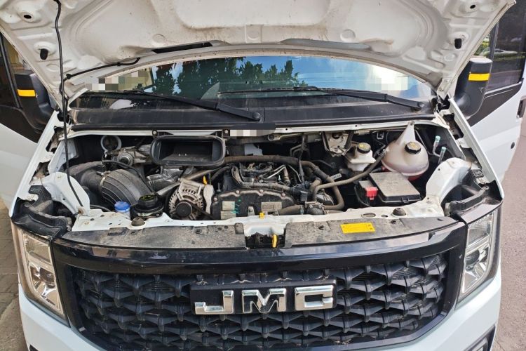 Used JMC Fushun 2022 2.0T Manual Multi-Function Passenger Vehicle Mid-Range High Roof 6-7 Seats Engine Bay