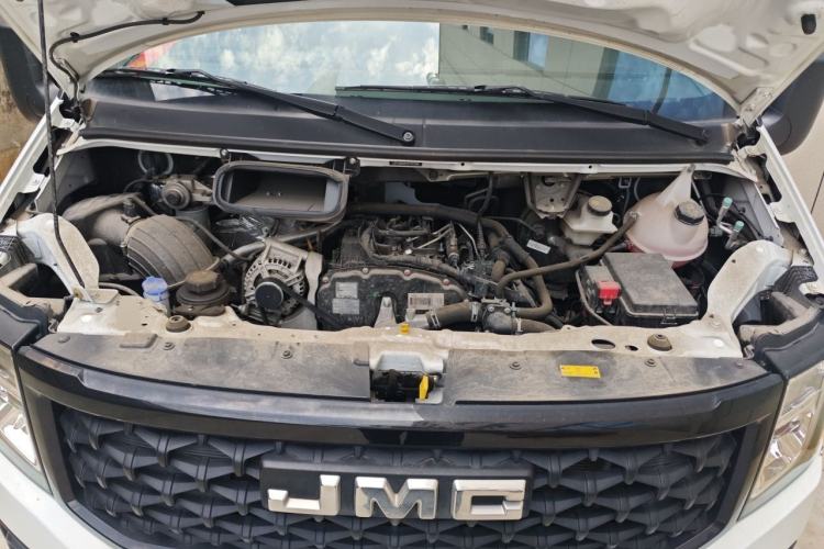 Used JMC Fushun 2022 2.0T Manual Multi-Function Passenger Vehicle Short Wheelbase Mid-Height Roof 6-Seater Engine Bay