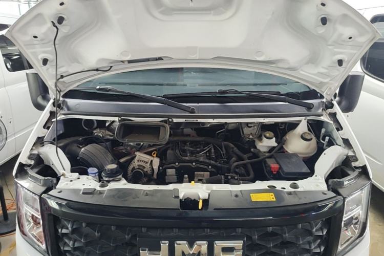 Used JMC Fushun 2022 2.0T Manual Multi-Function Passenger Vehicle Short Wheelbase Mid-Height Roof 6-Seater Engine Bay