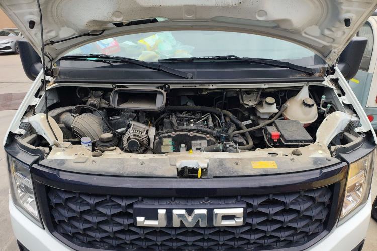 Used JMC Fushun 2022 2.0T Manual Multi-Function Passenger Vehicle Mid-Range High Roof 6-7 Seats Engine Bay