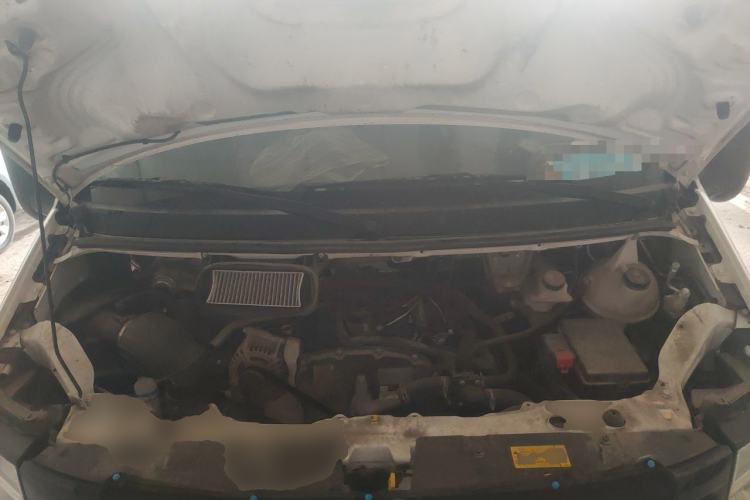 Used JMC Fushun 2022 2.0T Manual Van with Mid-Roof High Roof and 3 Seats Engine Bay