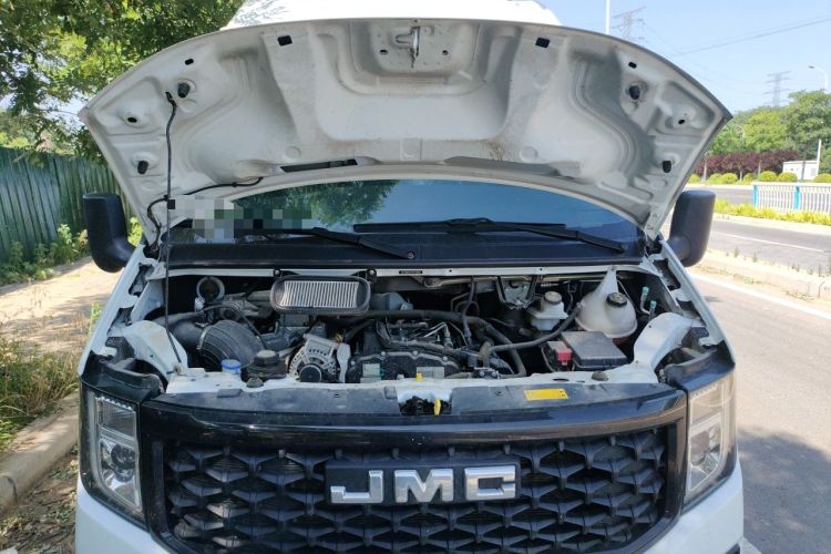 Used JMC Fushun 2022 2.0T Manual Multi-Function Passenger Vehicle Mid-Range High Roof 6-7 Seats Engine Bay