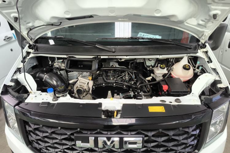 Used JMC Fushun 2022 2.0T Manual Multi-Function Passenger Vehicle Short Wheelbase Mid-Height Roof 6-Seater Engine Bay