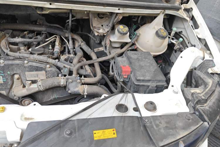 Used JMC Fushun 2022 2.0T Manual Van Long Wheelbase High Roof 3-Seater Engine Bay Left