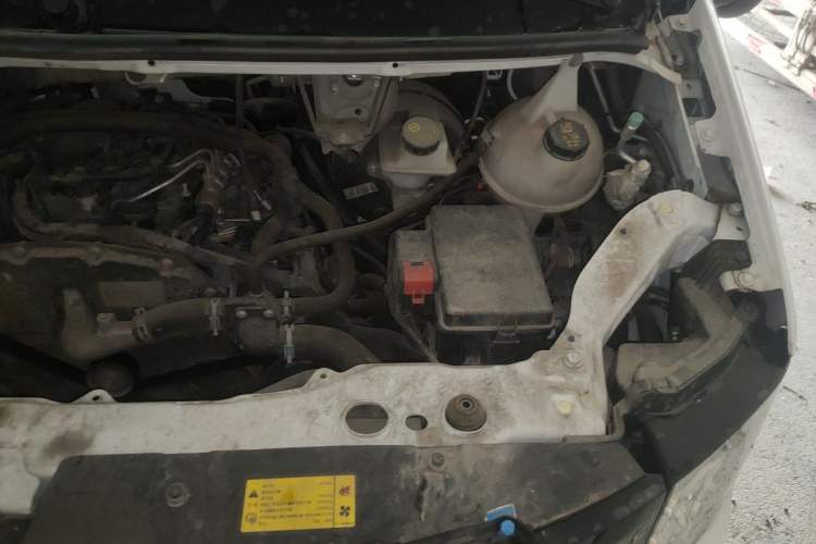 Used JMC Fushun 2022 2.0T Manual Van with Mid-Roof High Roof and 3 Seats Engine Bay Left
