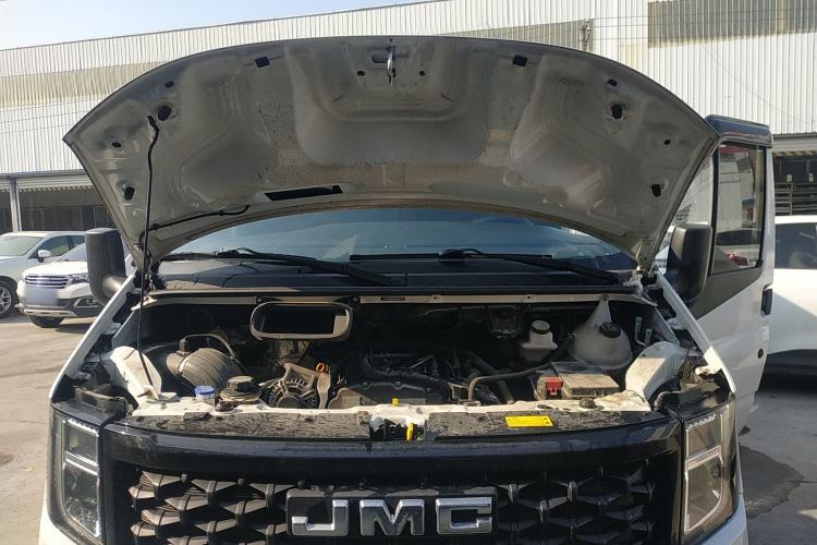 Used JMC Fushun 2022 2.0T Manual Multi-Function Passenger Vehicle Mid-Range High Roof 6-7 Seats Engine Bay