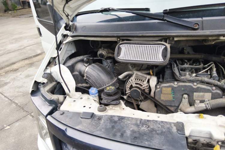 Used JMC Fushun 2022 2.0T Manual Van with Long Wheelbase Mid-Height Roof and 3 Seats Engine Bay Right