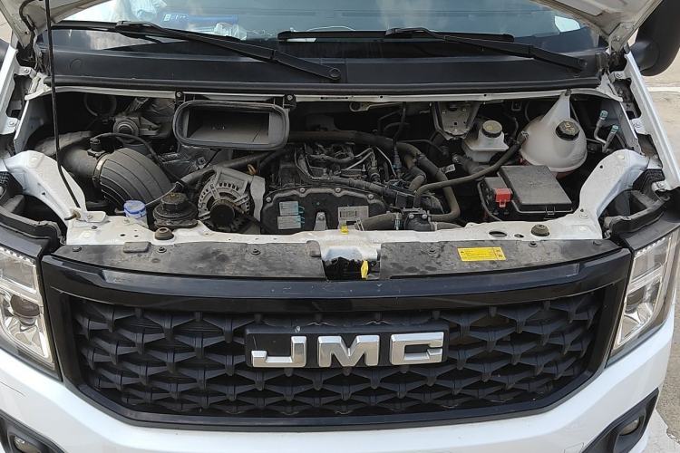 Used JMC Fushun 2022 2.0T Manual Multi-Function Passenger Vehicle Short Wheelbase Mid-Height Roof 6-Seater Engine Bay