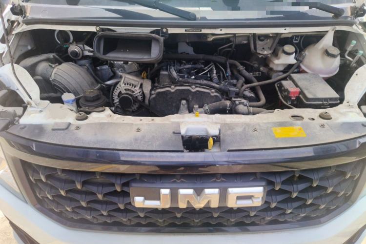 Used JMC Fushun 2022 2.0T Manual Multi-Function Passenger Vehicle Mid-Range High Roof 6-7 Seats Engine Bay