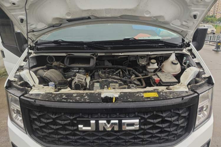 Used JMC Fushun 2022 2.0T Manual Multi-Function Passenger Vehicle Short Wheelbase Mid-Height Roof 6-Seater Engine Bay
