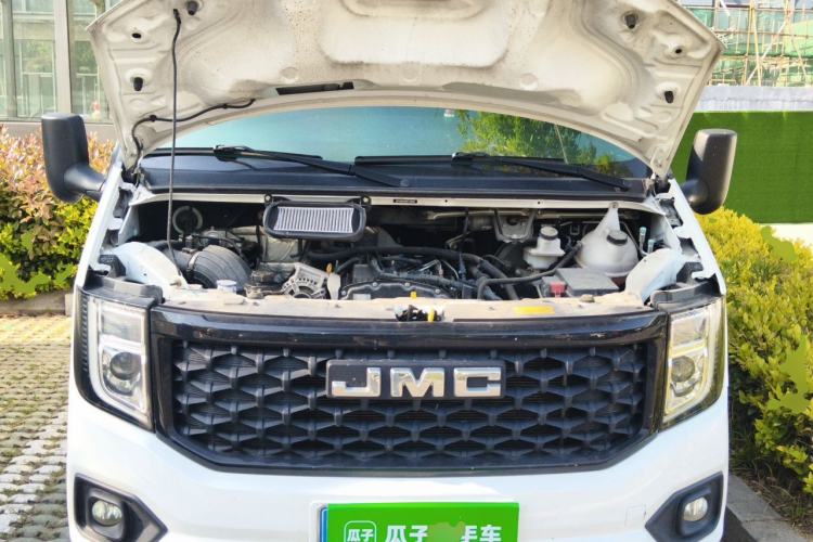 Used JMC Fushun 2022 2.0T Manual Multi-Function Passenger Vehicle Short Wheelbase Mid-Height Roof 6-Seater Engine Bay