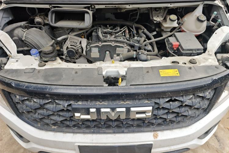 Used JMC Fushun 2022 2.0T Manual Multi-Function Passenger Vehicle Short Wheelbase Low Roof 6-Seater Engine Bay