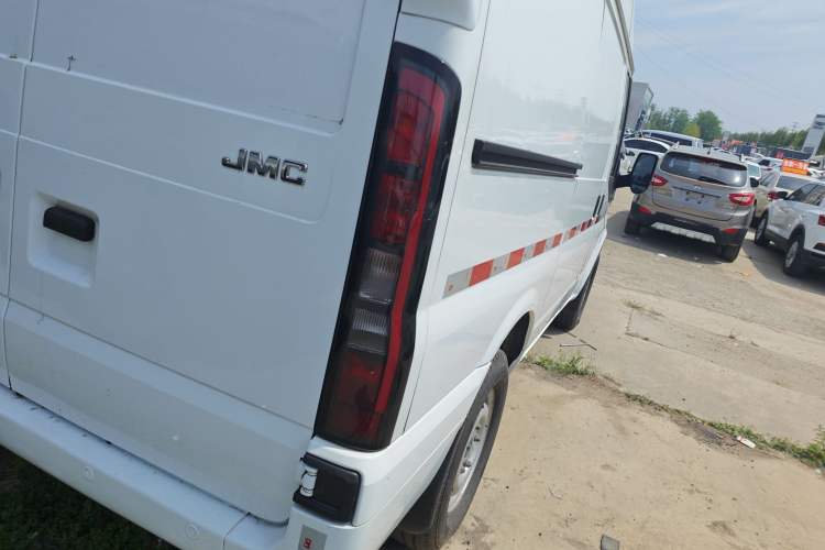 Used JMC Fushun 2022 2.0T Manual Van Short Wheelbase Mid-Height Roof 3-Seater Exterior 3