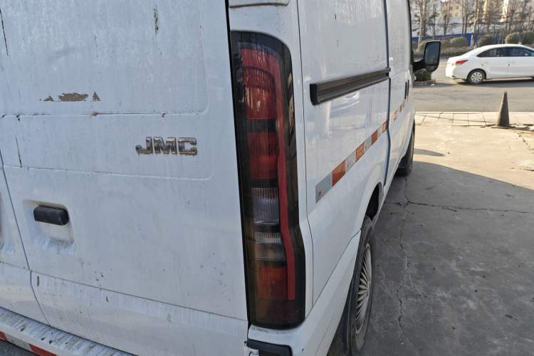 Used JMC Fushun 2022 2.0T Manual Van Short Wheelbase Mid-Height Roof 3-Seater Exterior 3