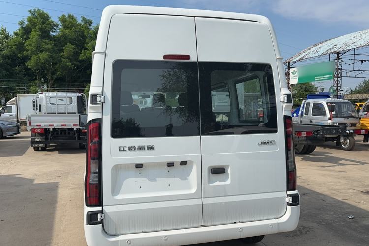 Used JMC Fushun 2022 2.0T Manual Multi-Function Passenger Vehicle Short Wheelbase Mid-Height Roof 6-Seater Exterior 4
