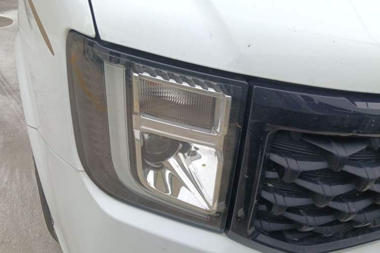 Used JMC Fushun 2022 2.0T Manual Multi-Function Passenger Vehicle Short Wheelbase Mid-Height Roof 6-Seater Exterior 6