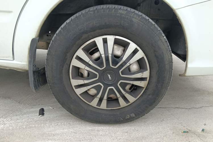 Used JMC Fushun 2022 2.0T Manual Multi-Function Passenger Vehicle Short Wheelbase Mid-Height Roof 6-Seater Exterior 7