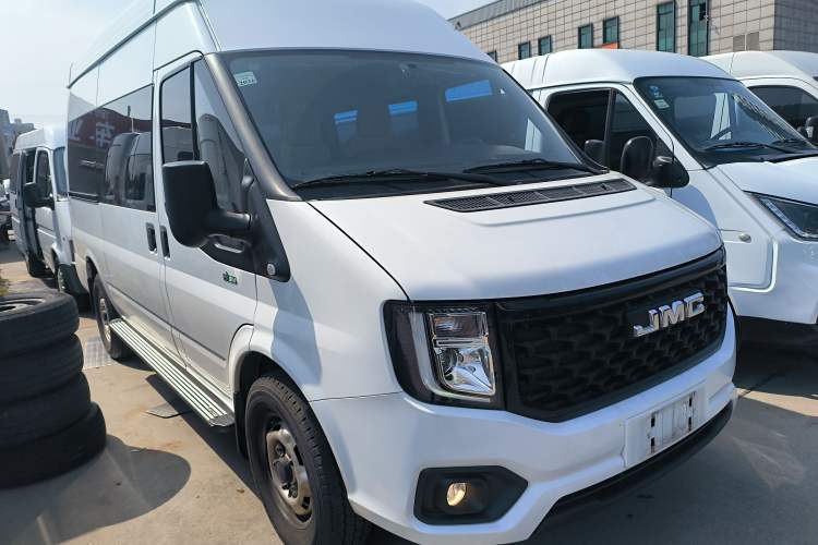 Used JMC Fushun 2022 2.0T Manual Multi-Function Passenger Vehicle Mid-Range High Roof 6-7 Seats Front Right 45 Deg