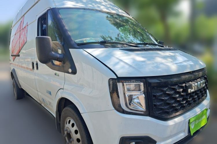 Used JMC Fushun 2022 2.0T Manual Van Long Wheelbase High Roof 3-Seater Front Right 45 Deg