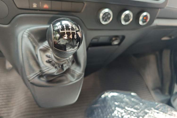 Used JMC Fushun 2022 2.0T Manual Multi-Function Passenger Vehicle Mid-Range High Roof 6-7 Seats Gear Lever