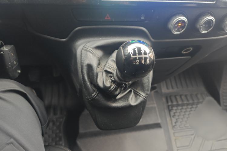 Used JMC Fushun 2022 2.0T Manual Multi-Function Passenger Vehicle Short Wheelbase Low Roof 6-Seater Gear Lever