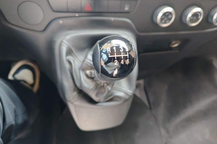 Used JMC Fushun 2022 2.0T Manual Multi-Function Passenger Vehicle Short Wheelbase Mid-Height Roof 6-Seater Gear Lever